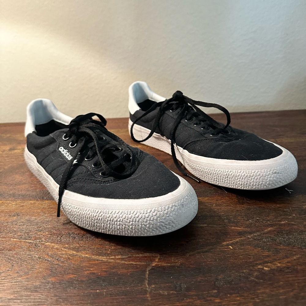 Womens Adidas Broma Skateboard Canvas‎ low top sneakers Black/White..9.5